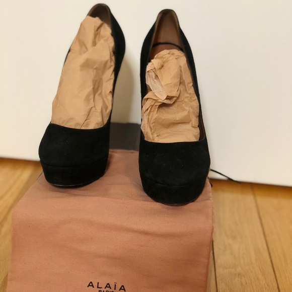 Alaïa Black Suede Pumps - Picture 4 of 6